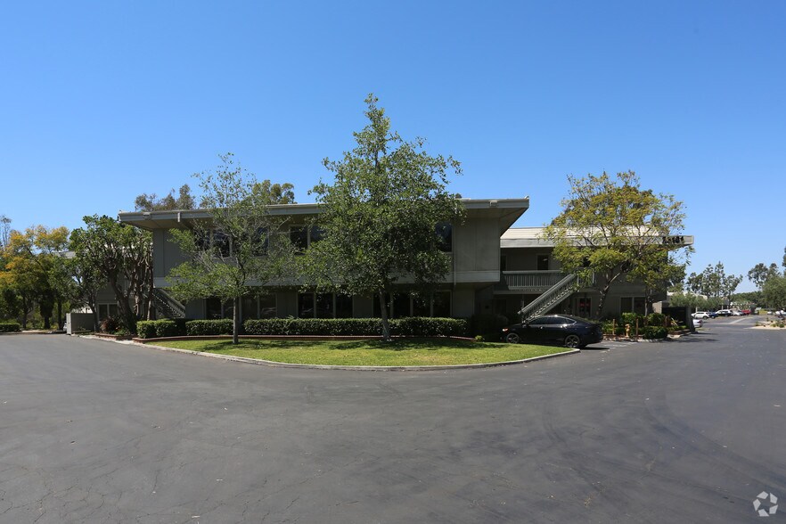 23101 Moulton Pky, Laguna Hills, CA 92653