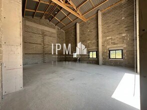 Flex in Rognac for lease Interior Photo- Image 2 of 4