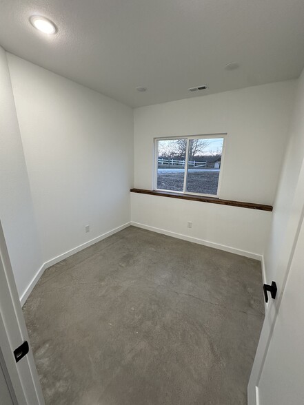 400 Gaar Rd, Walnut Shade, MO for lease - Interior Photo - Image 3 of 7