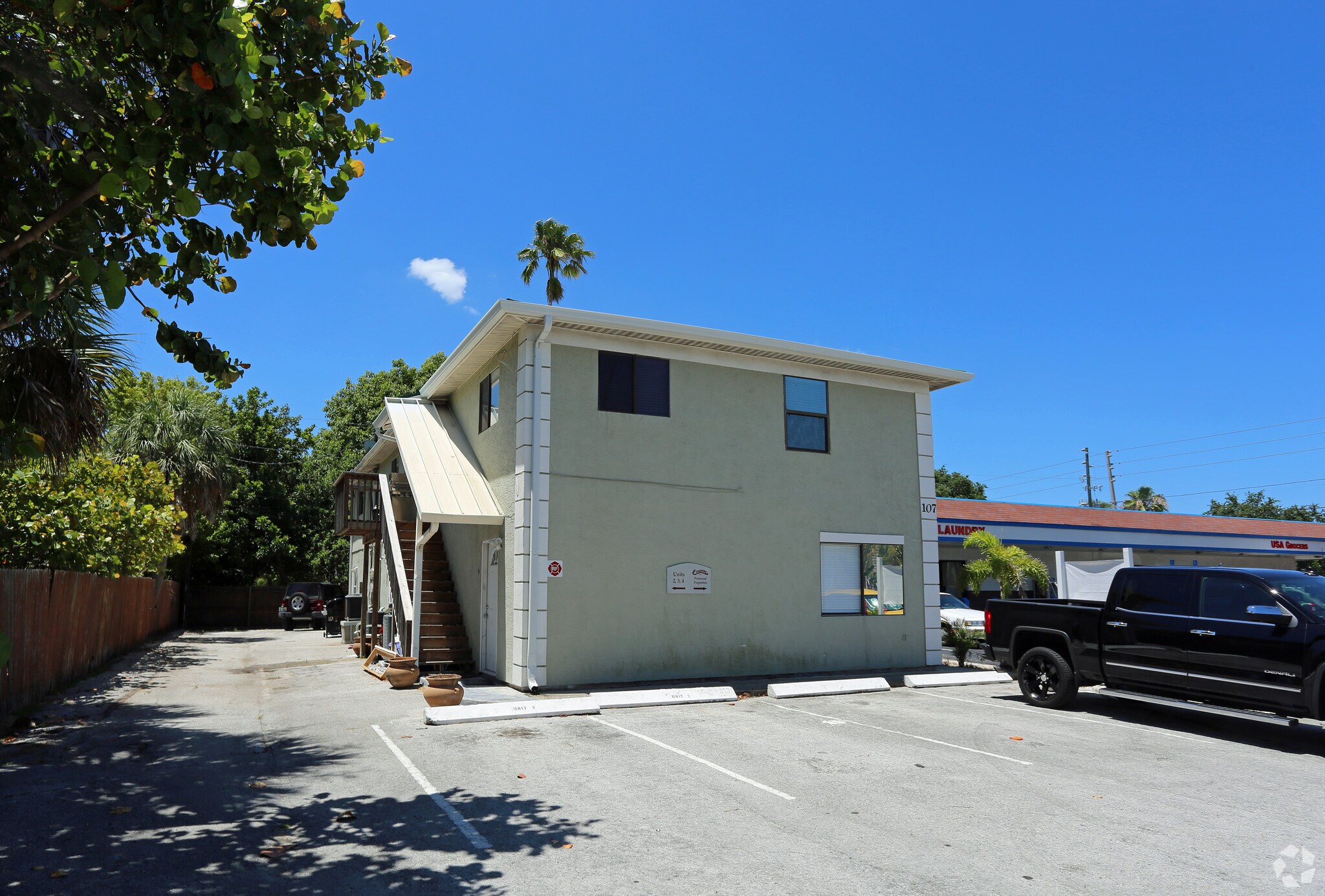 107 13th Ave, Indian Rocks Beach, FL for sale Primary Photo- Image 1 of 1