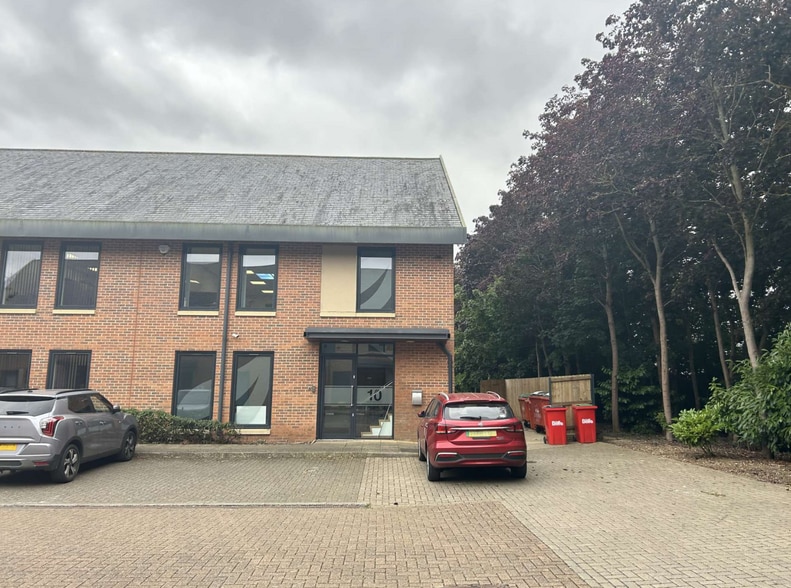 8-10 Papyrus Rd, Peterborough for lease - Building Photo - Image 3 of 5