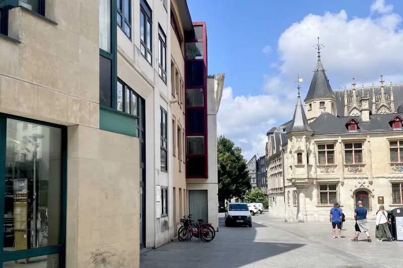 Office in Rouen for lease - Building Photo - Image 1 of 8