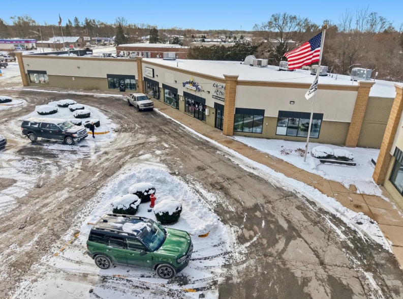 664-704 S Lapeer Rd, Lk, Lake Orion, MI for sale - Building Photo - Image 3 of 8