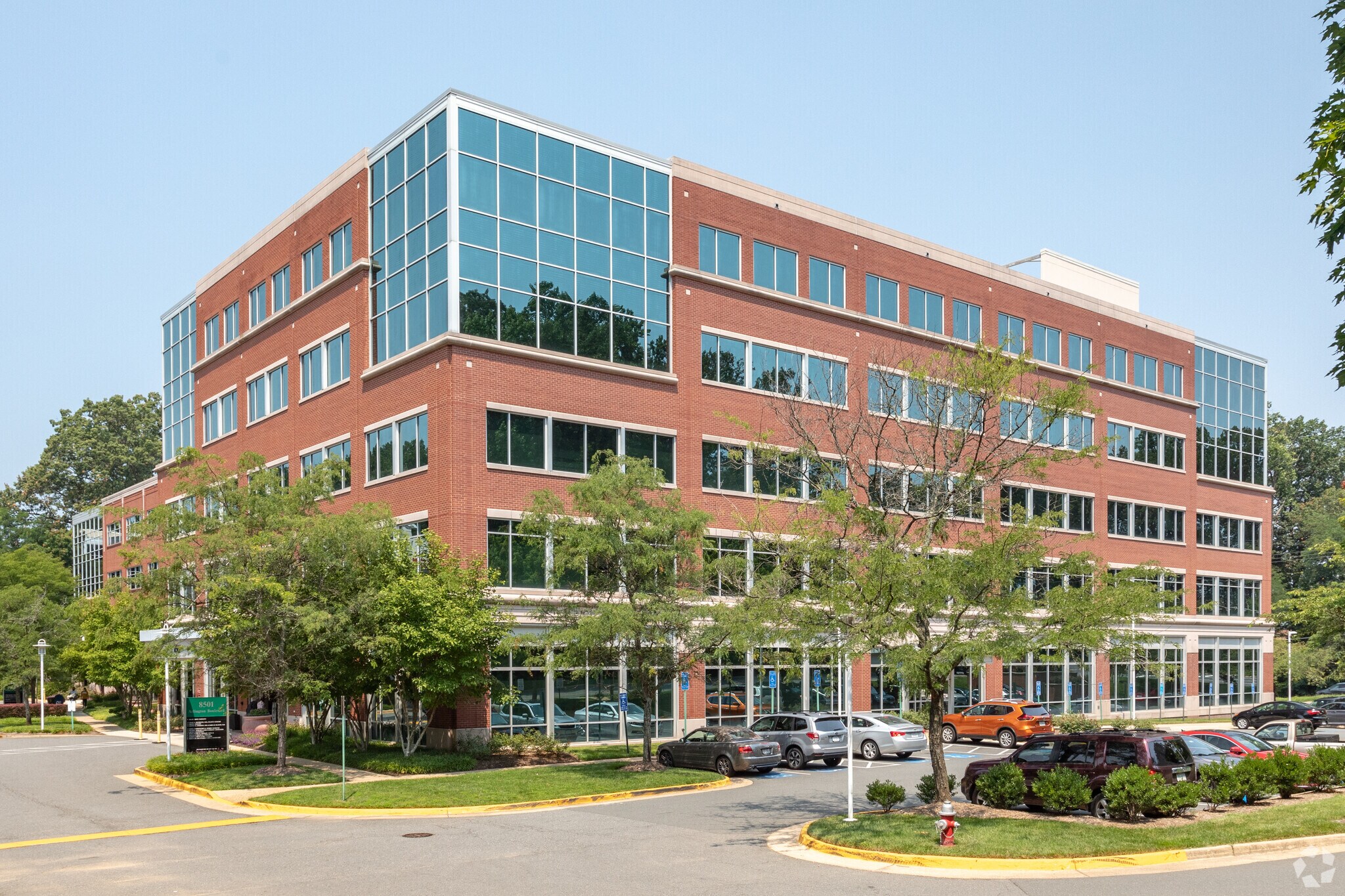 8501 Arlington Blvd, Merrifield, VA for lease Primary Photo- Image 1 of 28