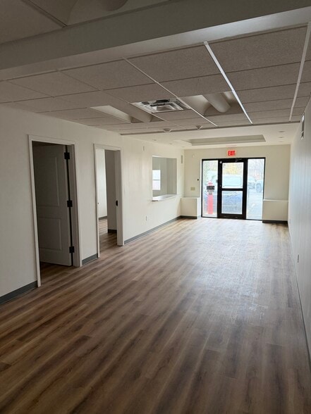 246 Main St, New Paltz, NY for lease - Building Photo - Image 3 of 11