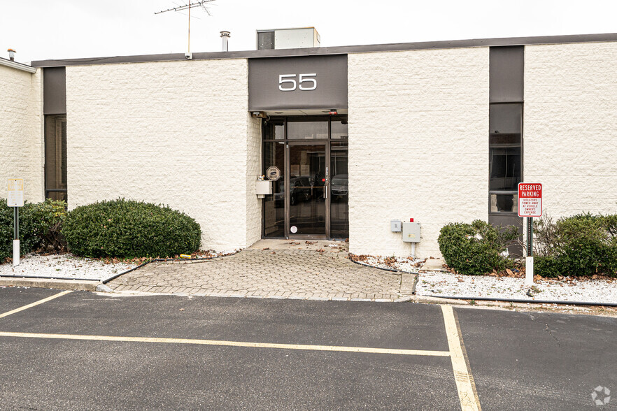 55 Engineers Ln, Farmingdale, NY for lease - Building Photo - Image 3 of 4