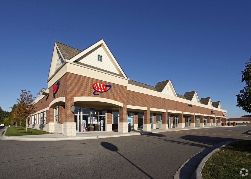 5709-5773 E 12 Mile Rd, Warren, MI for lease - Building Photo - Image 2 of 12