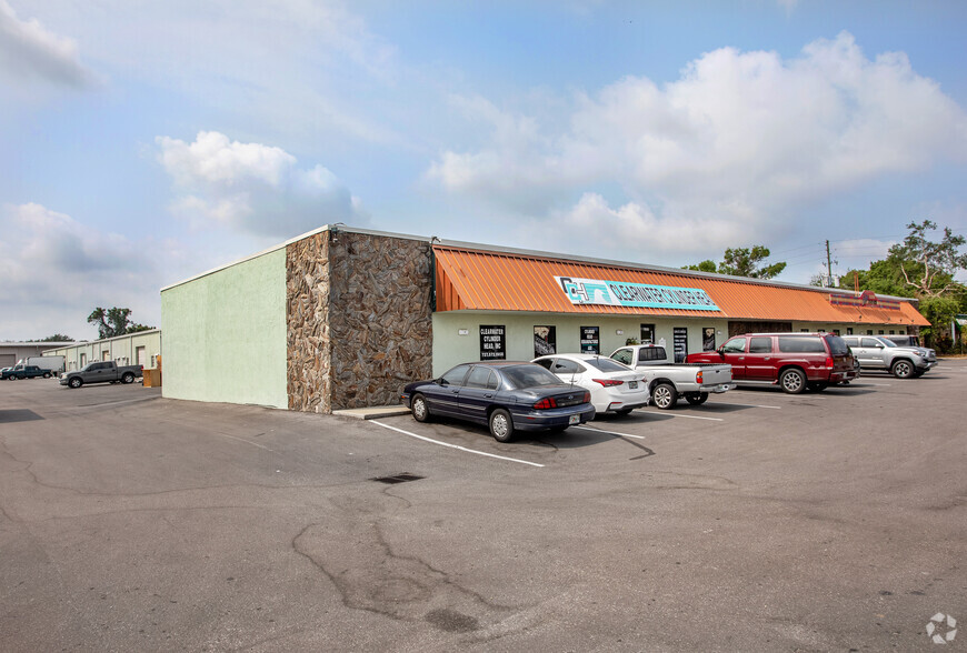 5100 Ulmerton Rd, Clearwater, FL for lease - Building Photo - Image 2 of 5