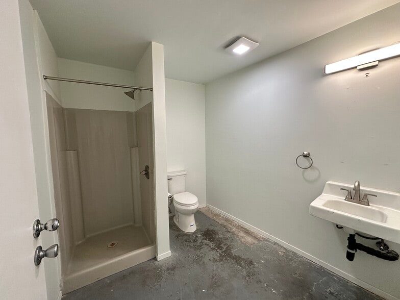 2315-2325 Jesse St, Los Angeles, CA for lease - Building Photo - Image 2 of 4