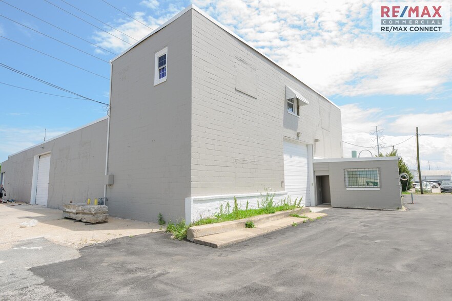 2850 Cromwell Rd, Norfolk, VA for lease - Building Photo - Image 2 of 37