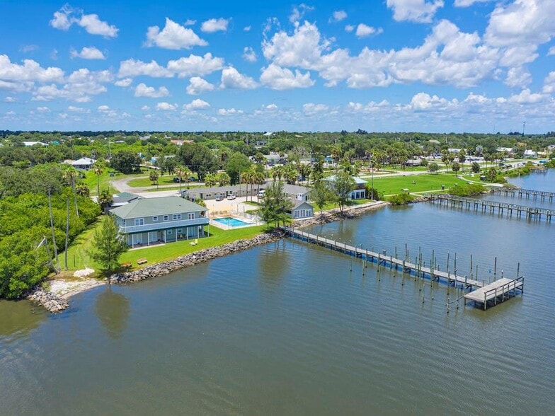 412 Indian River Dr, Sebastian, FL for sale - Building Photo - Image 3 of 22