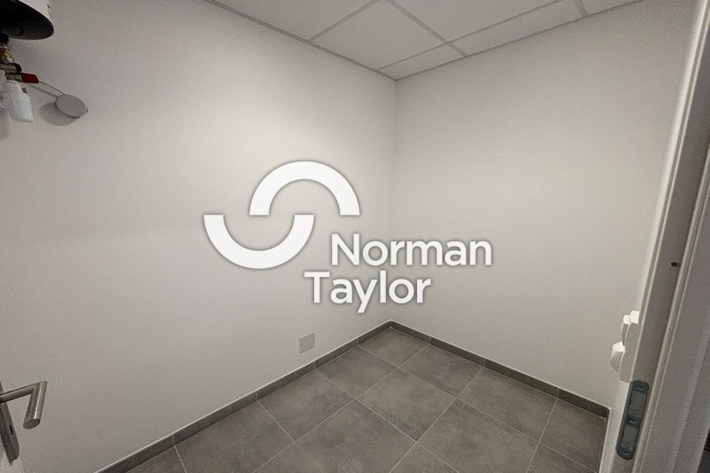Flex in Gigean for lease - Interior Photo - Image 2 of 4