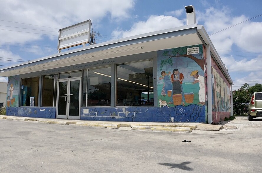 1100 S Presa St, San Antonio, TX for lease - Building Photo - Image 1 of 9