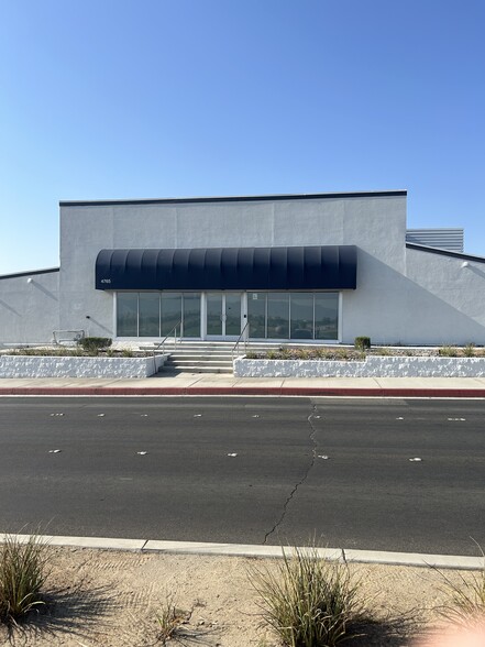 4765 E Ramon Rd, Palm Springs, CA for lease - Building Photo - Image 2 of 12