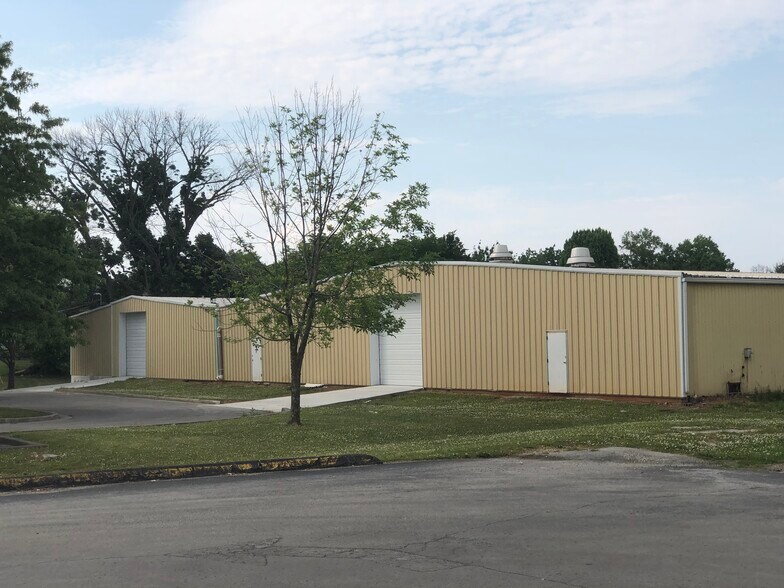 189 Walnut St, Monticello, KY for sale - Primary Photo - Image 1 of 1