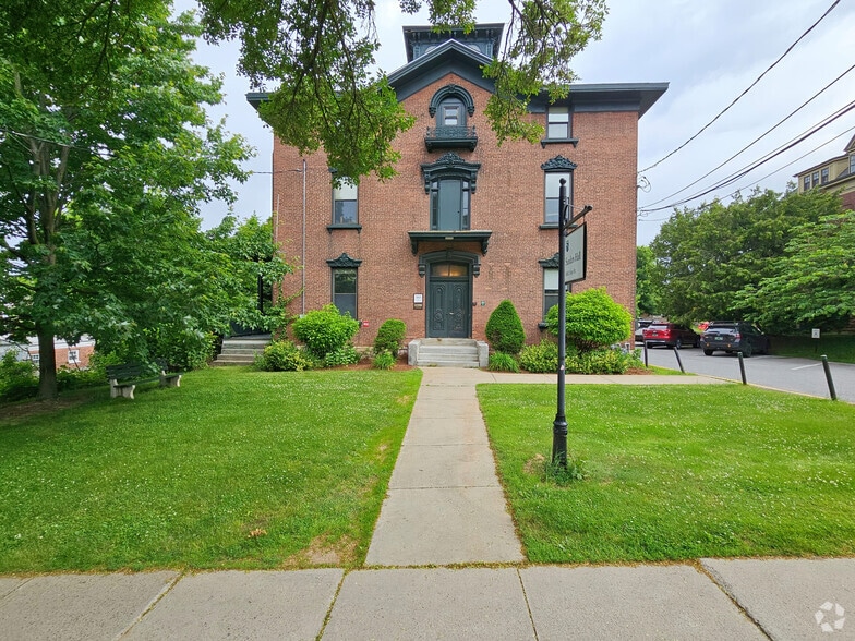 368 College St, Burlington, VT for sale - Primary Photo - Image 1 of 8