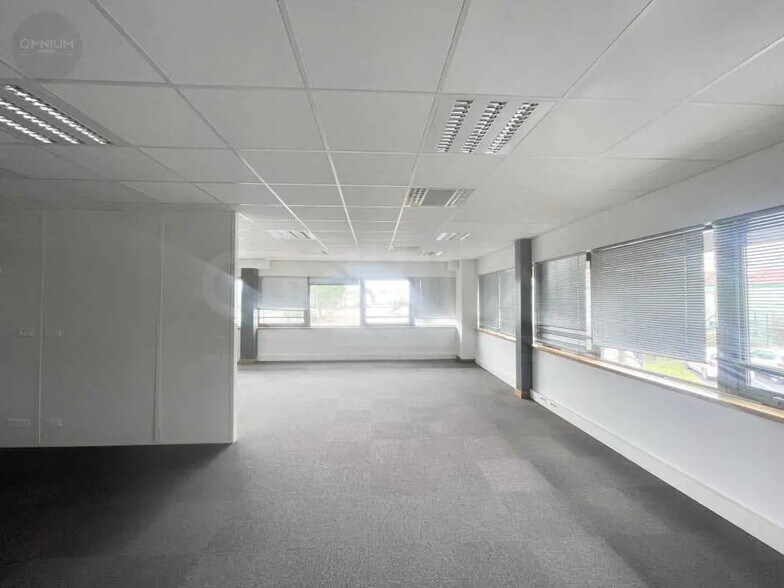 Office in MARCY-L'ETOILE for sale - Interior Photo - Image 3 of 7