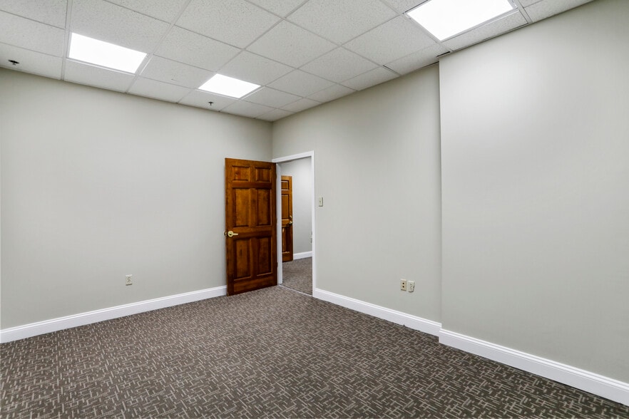 20 W Washington St, Hagerstown, MD for lease - Building Photo - Image 3 of 20