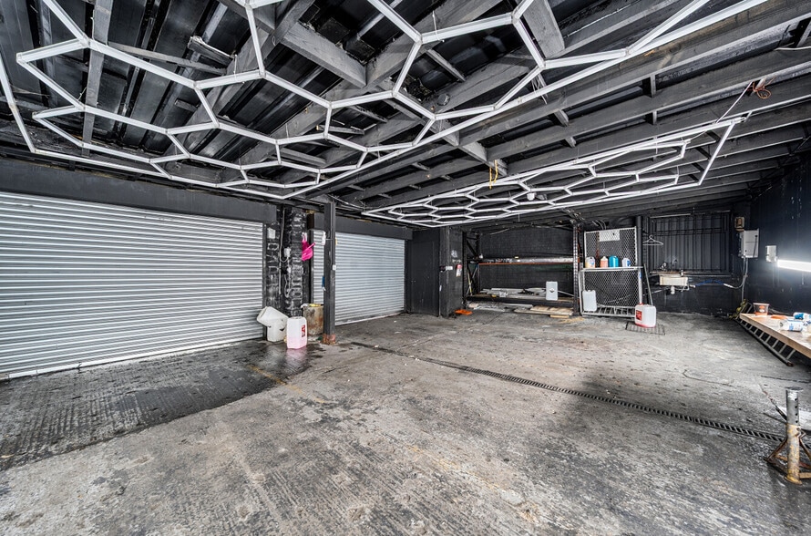 30 Whitchurch Ln, Harrow for lease - Interior Photo - Image 3 of 6