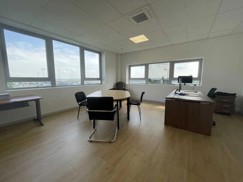 Office in Tillé for lease - Interior Photo - Image 1 of 9