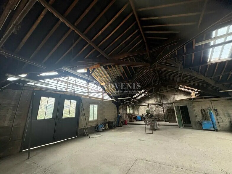 Office in La Queue-les-Yvelines for lease - Interior Photo - Image 2 of 5