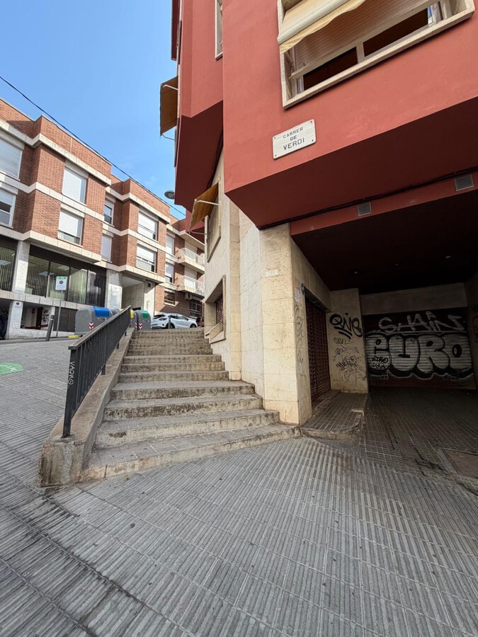 Barcelona, BAR 08024 - Unit - - - Interior Photo - Image 1 of 6
