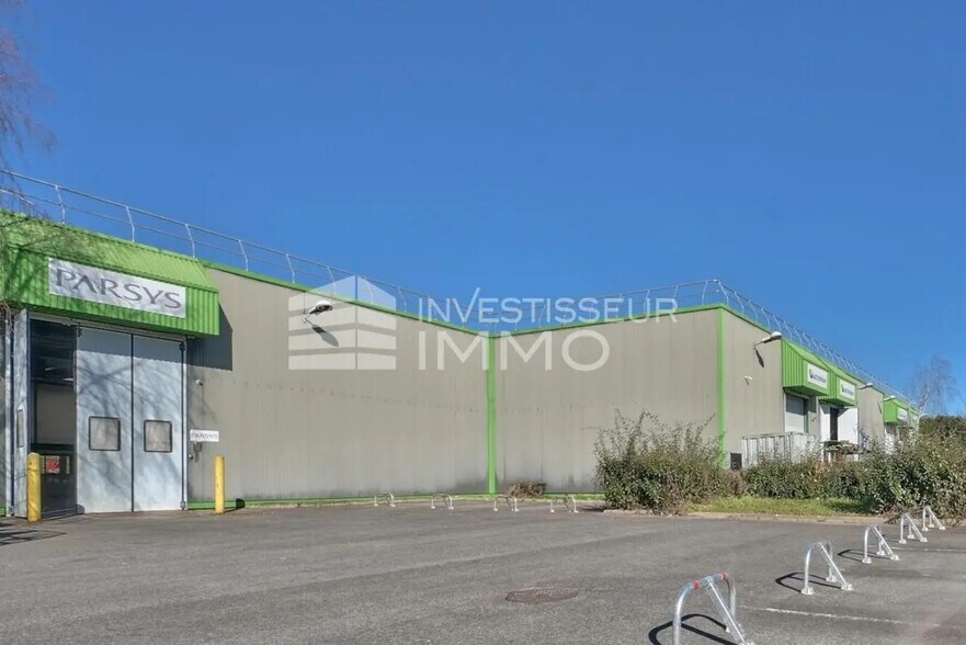 Office in Saint-Thibault-des-Vignes for lease - Building Photo - Image 1 of 5