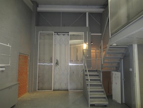 59 Weir Rd, London for lease Interior Photo- Image 2 of 3