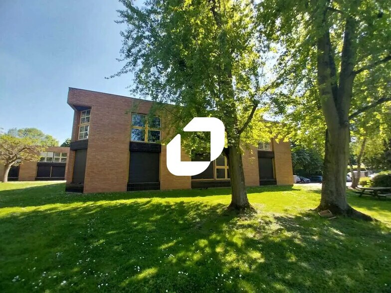 Flex in Montigny-le-Bretonneux for lease - Building Photo - Image 2 of 18