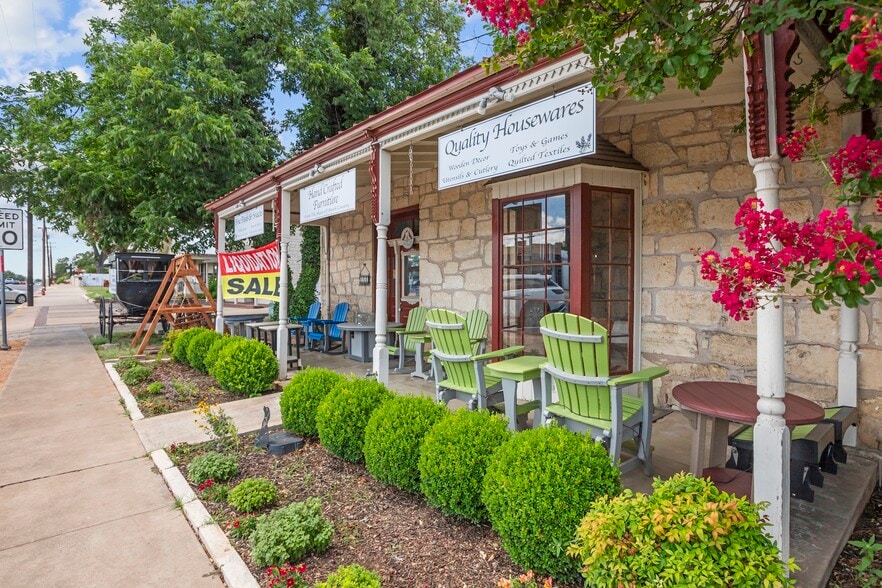 408 and 410 W Main Street portfolio of 2 properties for sale on LoopNet.com - Building Photo - Image 1 of 33