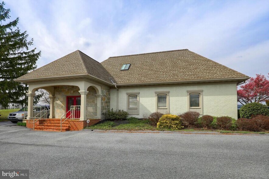 1749 Old Rothsville Rd, Lititz, PA 17543