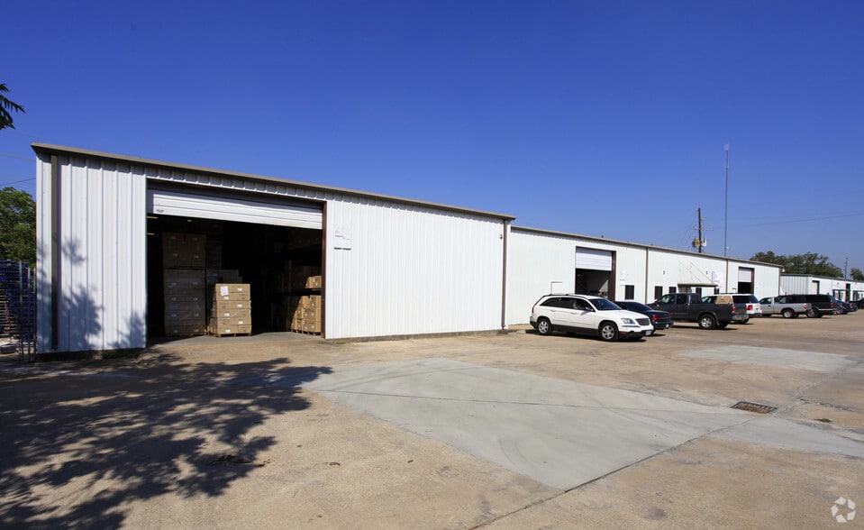 9879 Tanner Rd, Houston, TX for lease - Building Photo - Image 2 of 5