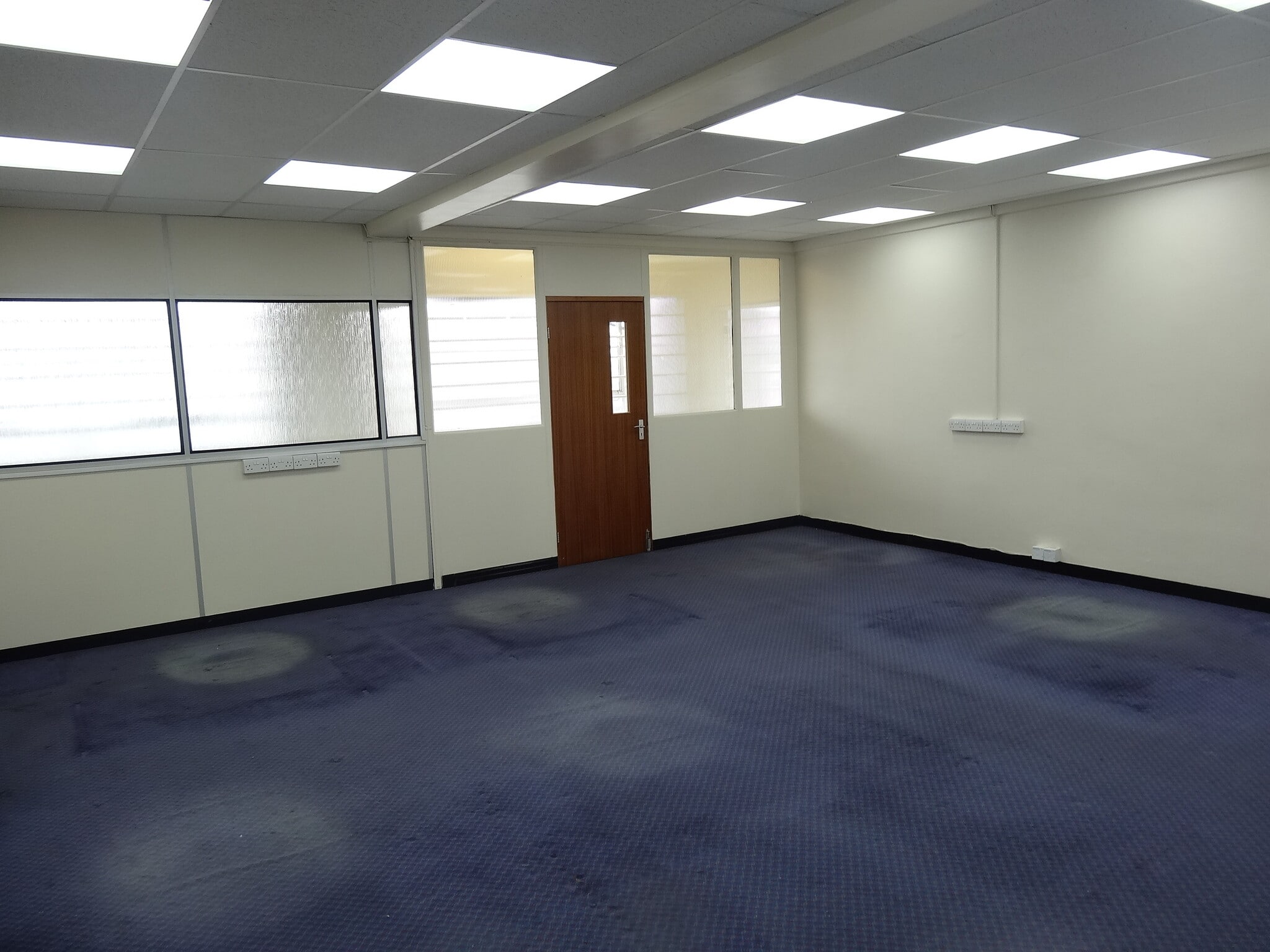 60 Windsor Ave, London for lease Interior Photo- Image 1 of 4