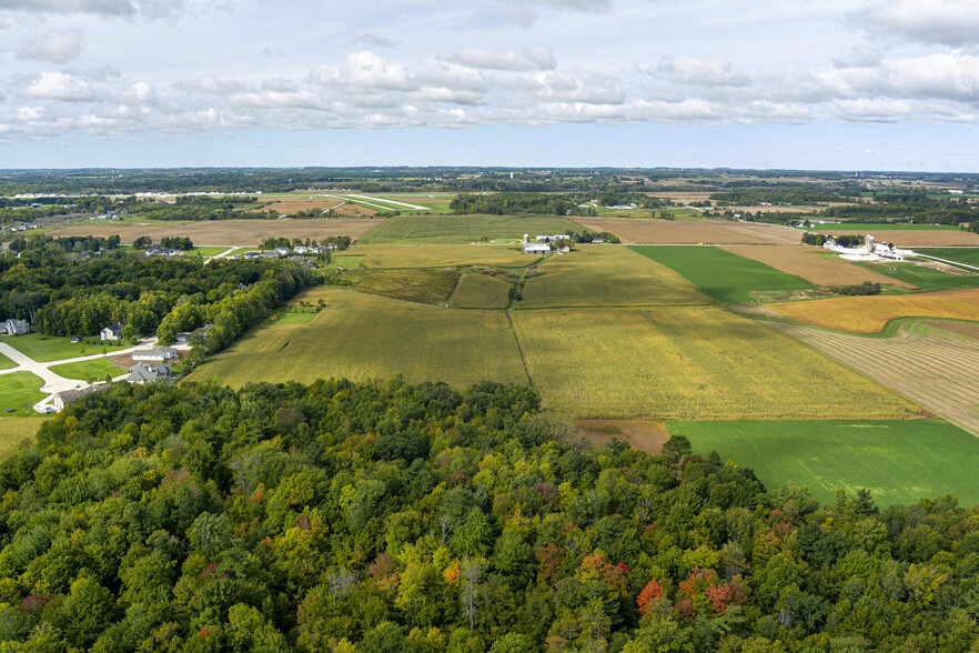 2903 County Road B, Manitowoc, WI for sale - Primary Photo - Image 3 of 4