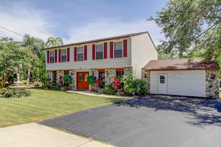 1722 Curlew Rd, Dunedin, FL 34698