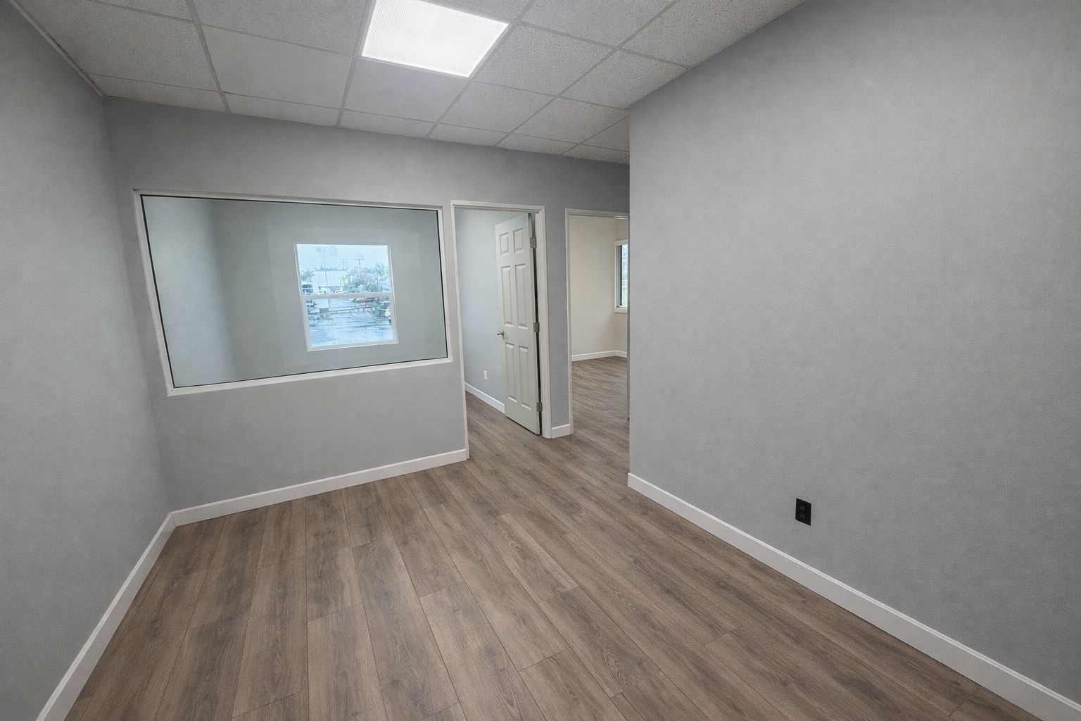 365 W 2nd Ave, Escondido, CA for lease Interior Photo- Image 1 of 4