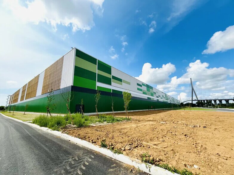 Industrial in Honfleur for lease - Building Photo - Image 3 of 8