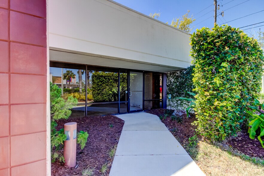 7603 Seminole Blvd, Seminole, FL for sale - Building Photo - Image 3 of 42