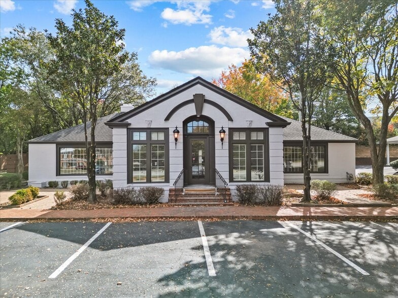 711 W Wade Hampton Blvd, Greer, SC for lease - Building Photo - Image 1 of 18