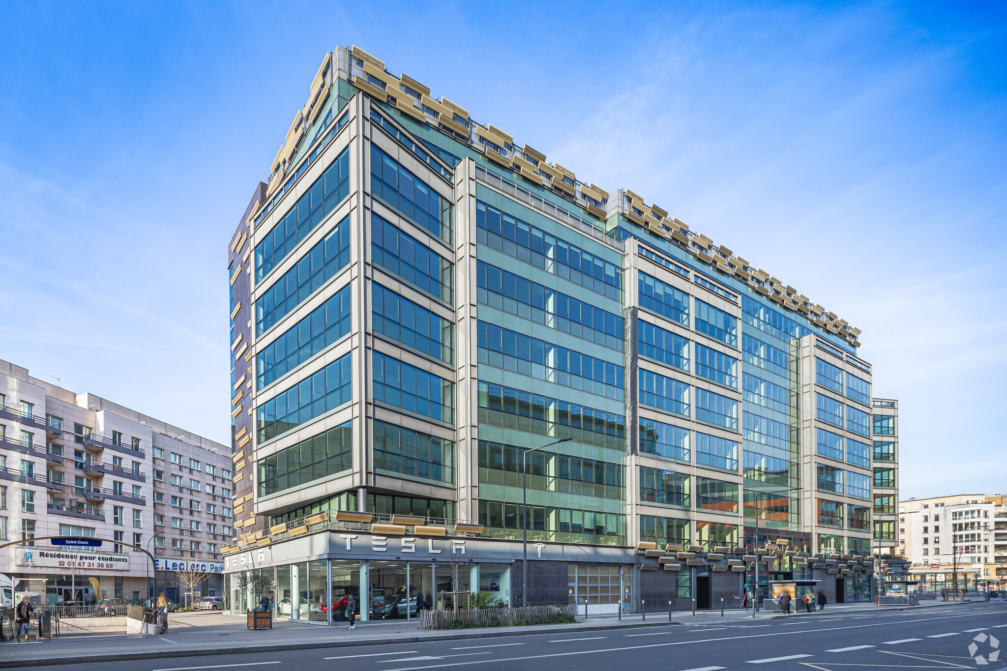 Office in Saint-Ouen for lease Primary Photo- Image 1 of 11