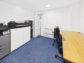 2 Perimeter Rd, Elgin for lease Interior Photo- Image 2 of 6