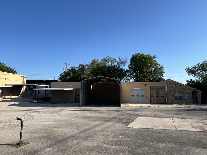 203 Corinne Dr, San Antonio, TX for lease - Building Photo - Image 3 of 17