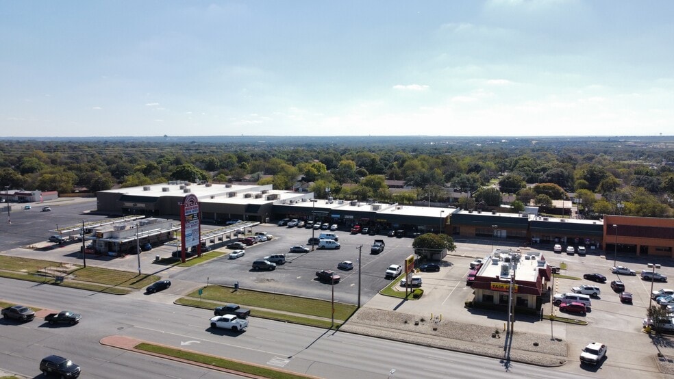 8621-8751 Camp Bowie West Blvd, Fort Worth, TX for lease - Building Photo - Image 1 of 7