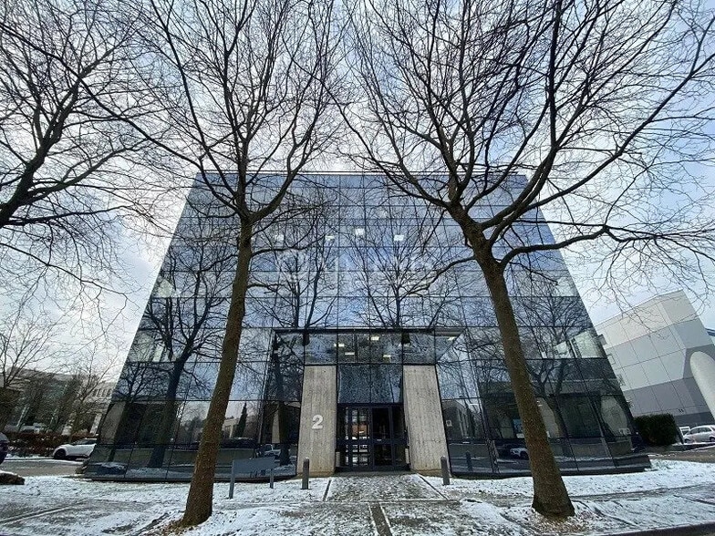 Office in Guyancourt for lease - Building Photo - Image 1 of 5