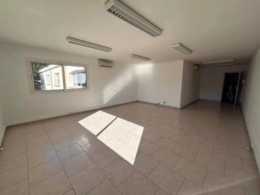 Office in Mouans-Sartoux for lease Interior Photo- Image 1 of 5