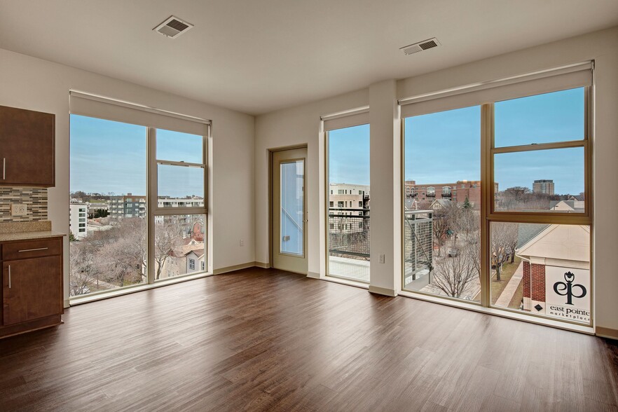 1437 N Jefferson St, Milwaukee, WI for lease - Building Photo - Image 3 of 31