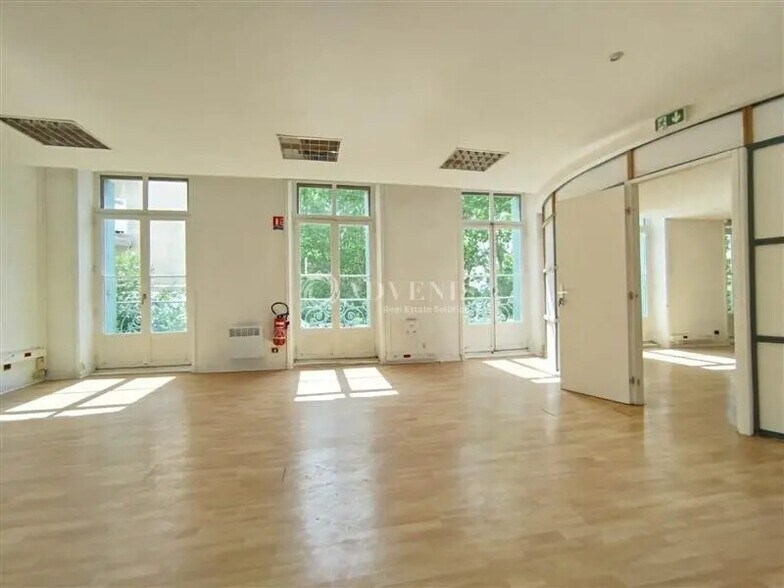 Office in  for lease - Building Photo - Image 2 of 9