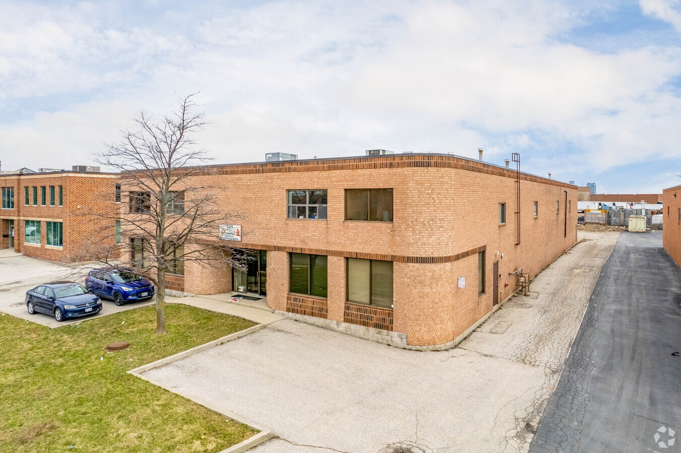 3435 Semenyk Ct, Mississauga, ON L5C 4P9 3435 Semenyk Ct, Mississauga, ON L5C 4P9