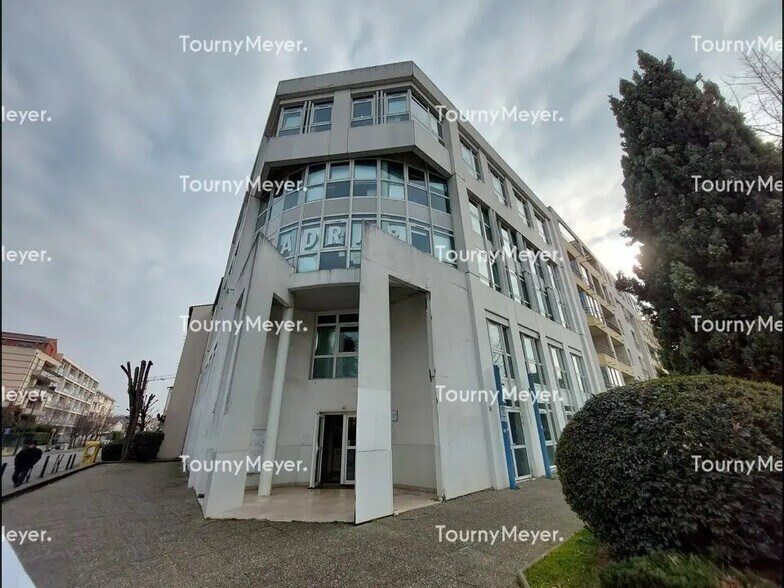 Office in Toulouse for lease - Building Photo - Image 1 of 8