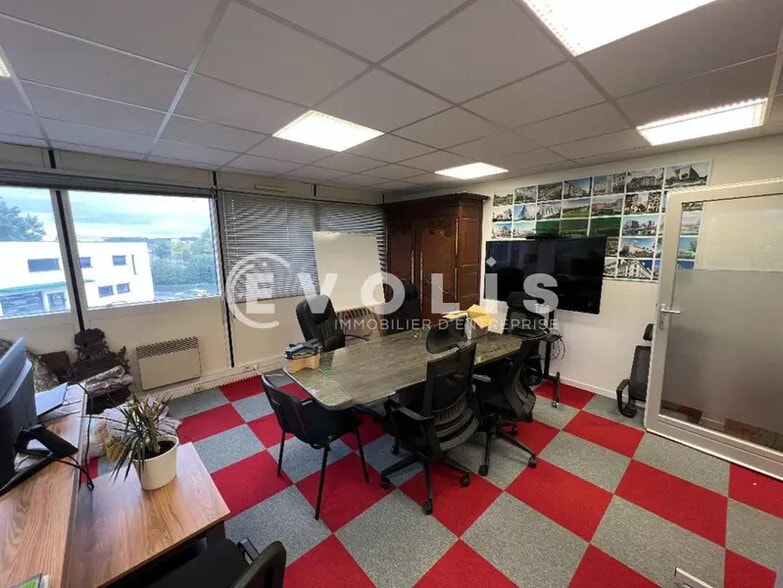 Office in Créteil for lease - Interior Photo - Image 3 of 8